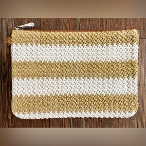 NWOT Jewell by thirty-one woven clutch. Tan & white.